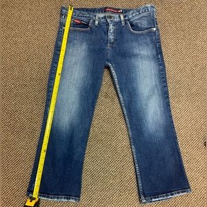 GUESS Jean Capri- medium rinse, size 30.